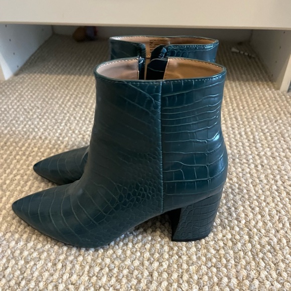 Steve Madden size 7 navy blue crocodile boot - Picture 3 of 5